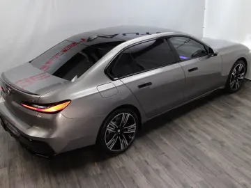 BMW 740 d xDrive M Sport B&W Found-Entertainment