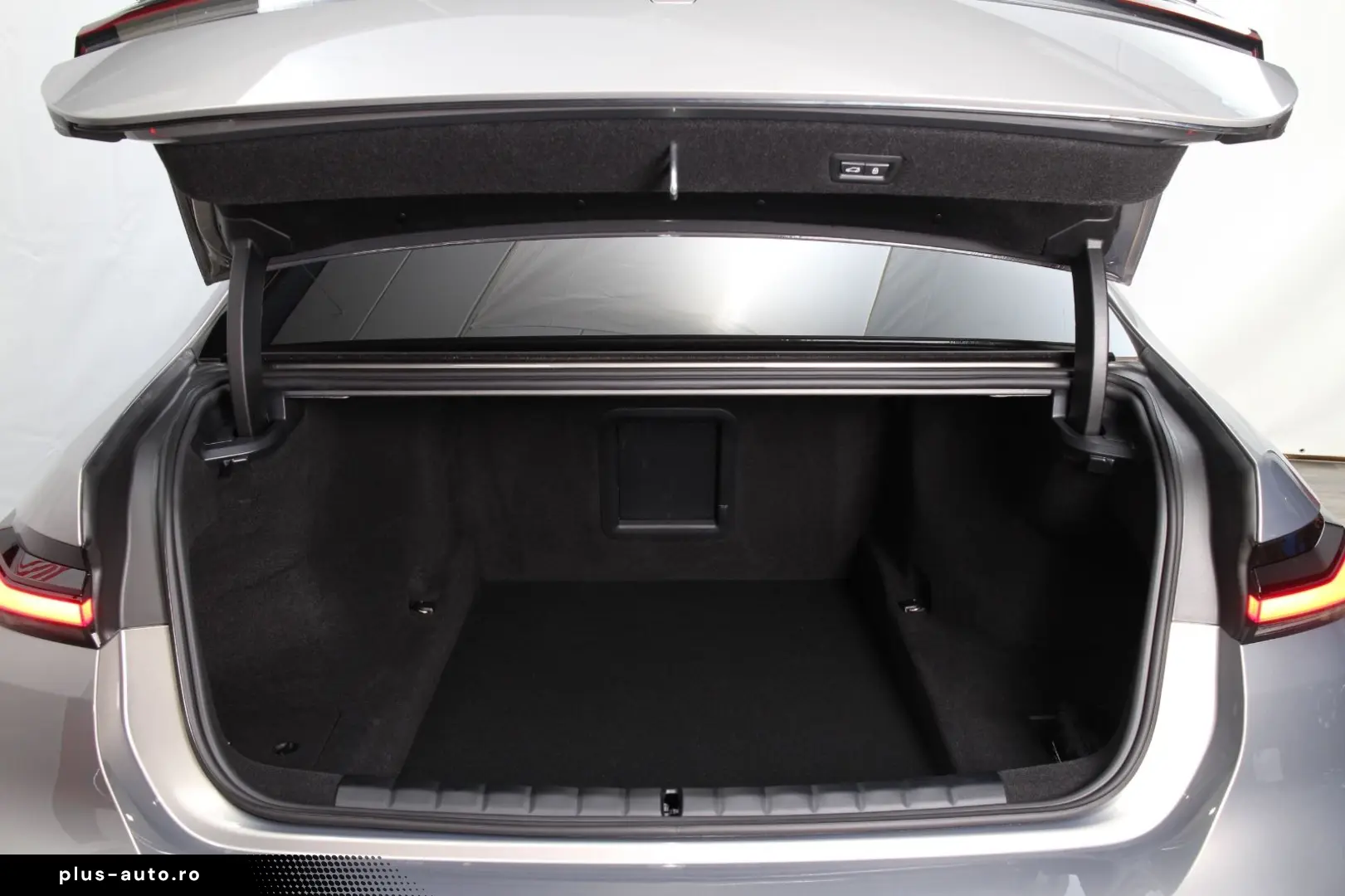 BMW 740 d xDrive M Sport B&W Found-Entertainment