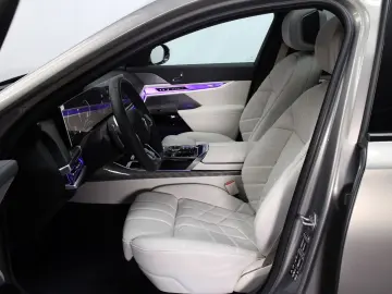 BMW 740 d xDrive M Sport B&W Found-Entertainment