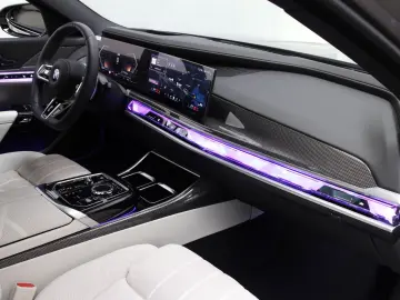 BMW 740 d xDrive M Sport B&W Found-Entertainment