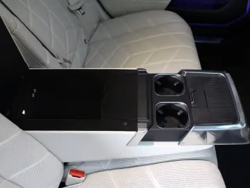 BMW 740 d xDrive M Sport B&W Found-Entertainment