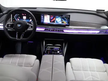 BMW 740 d xDrive M Sport B&W Found-Entertainment