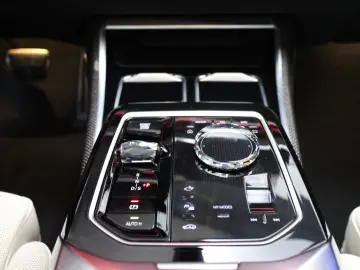 BMW 740 d xDrive M Sport B&W Found-Entertainment