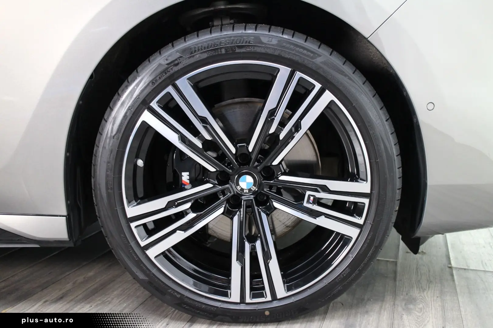 BMW 740 d xDrive M Sport B&W Found-Entertainment