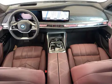 BMW 750e xDrive Lim. Executive Lounge LiveCock.Innv.