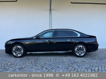 BMW 750e xDrive  FOND ENTERTAIN LOUNGE SEAT DIAMOND