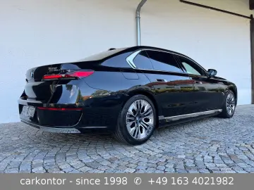 BMW 750e xDrive  FOND ENTERTAIN LOUNGE SEAT DIAMOND