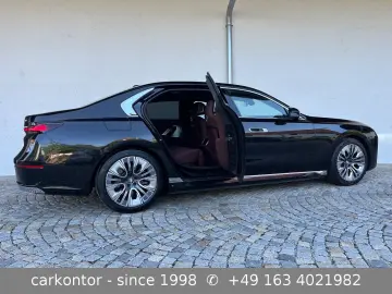 BMW 750e xDrive  FOND ENTERTAIN LOUNGE SEAT DIAMOND