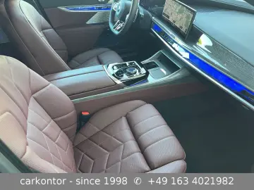 BMW 750e xDrive  FOND ENTERTAIN LOUNGE SEAT DIAMOND