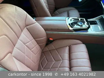 BMW 750e xDrive  FOND ENTERTAIN LOUNGE SEAT DIAMOND