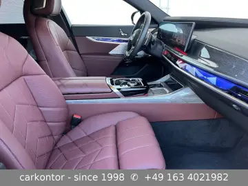 BMW 750e xDrive  FOND ENTERTAIN LOUNGE SEAT DIAMOND