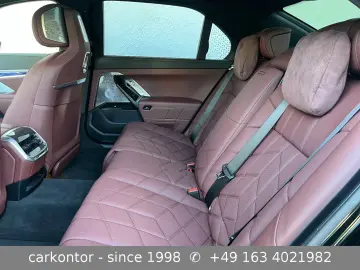BMW 750e xDrive  FOND ENTERTAIN LOUNGE SEAT DIAMOND