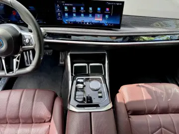 BMW 750e xDrive M Sport Pro SKY B&W MASS PANO VENT