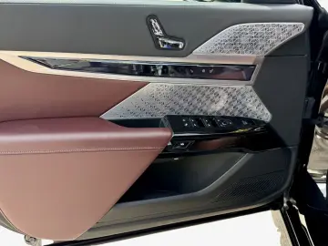 BMW 750e xDrive M Sport Pro SKY B&W MASS PANO VENT