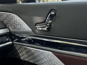 BMW 750e xDrive M Sport Pro SKY B&W MASS PANO VENT
