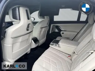 BMW 750 e M-SportPRO TV Kristalscheinwerfer SKYLoung