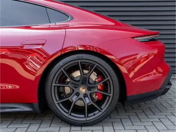 Porsche Taycan GTS Inno Drive HD-Matrix 21 RS Spy