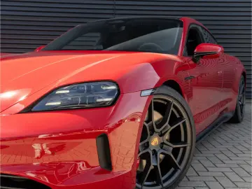 Porsche Taycan GTS Inno Drive HD-Matrix 21 RS Spy