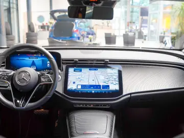 MERCEDES-BENZ E 300 de 4M AVANTGARDE DISTRONIC KEYLE…