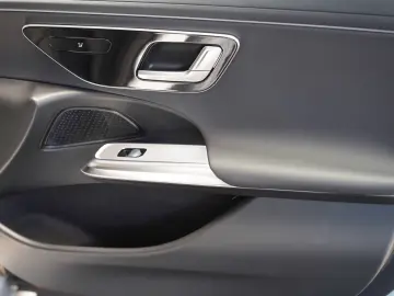 MERCEDES-BENZ E 300 de 4M AVANTGARDE DISTRONIC KEYLE…