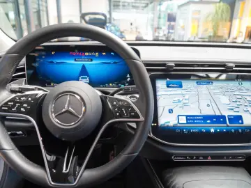 MERCEDES-BENZ E 300 de 4M AVANTGARDE DISTRONIC KEYLE…