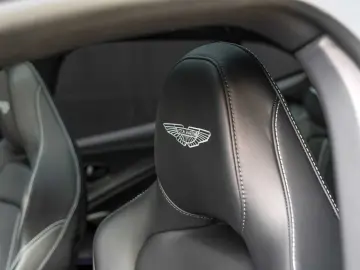 ASTON MARTIN DBX 707 -Satin Racing Green-