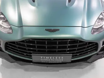 ASTON MARTIN DBX 707 -Satin Racing Green-