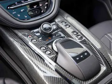 ASTON MARTIN DBX 707 -Satin Racing Green-