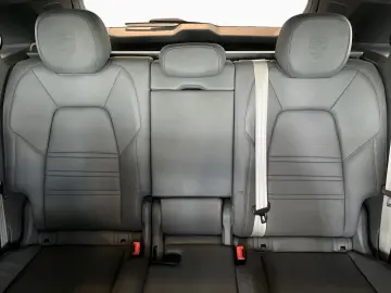 PORSCHE Cayenne Platinum Edition HUD Matrix 21  Bose LED