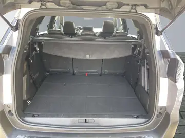 PEUGEOT 5008 1.5 Blue-HDI FAP Allure Pack AT 7-Si Navi R
