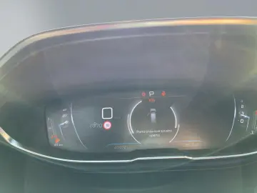 PEUGEOT 5008 1.5 Blue-HDI FAP Allure Pack AT 7-Si Navi R