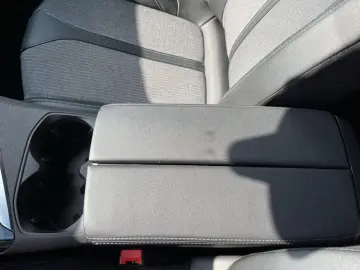 PEUGEOT 5008 1.5 Blue-HDI FAP Allure Pack AT 7-Si Navi R