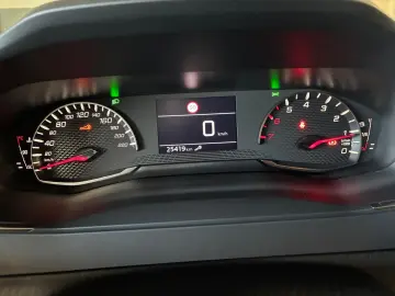 PEUGEOT 2008 Active 1 2 PURETECH