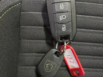 PEUGEOT 2008 Active 1 2 PURETECH