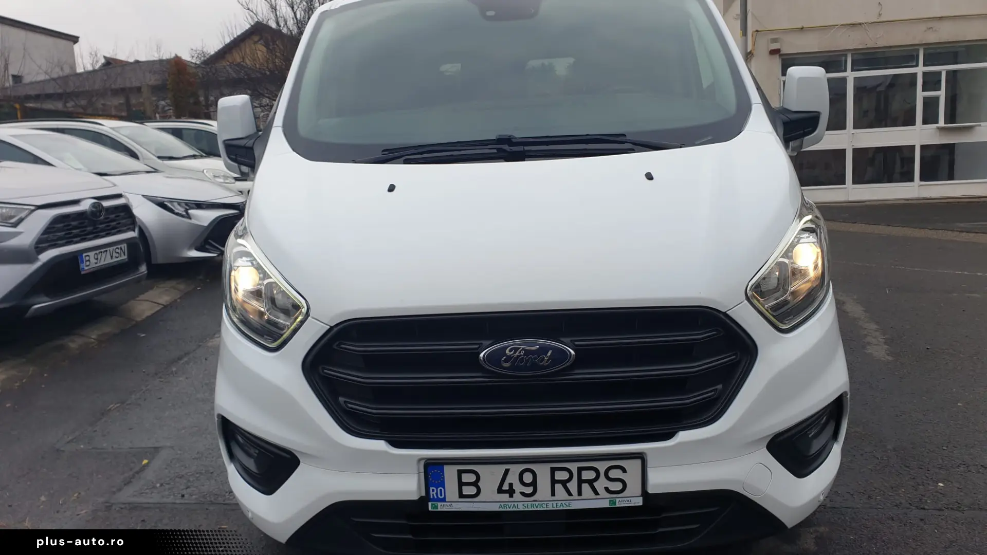 Ford Transit Custom 2022 L2H1 Trend – 9 Locuri (Model Lung)