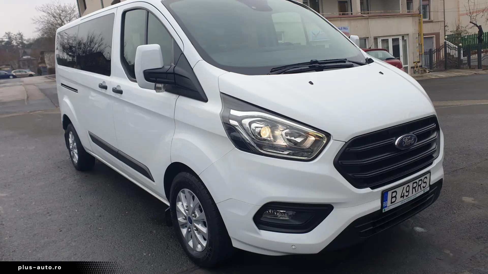 Ford Transit Custom 2022 L2H1 Trend – 9 Locuri (Model Lung)