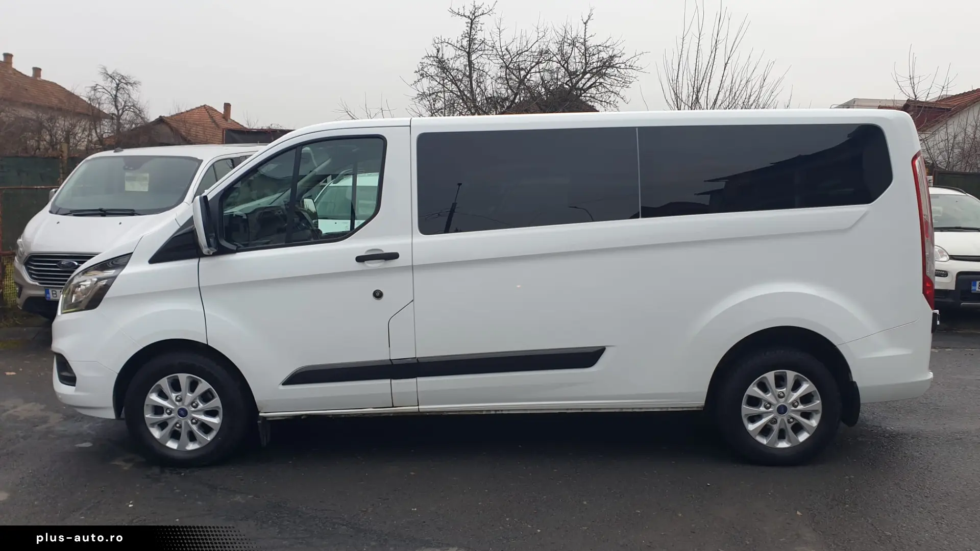 Ford Transit Custom 2022 L2H1 Trend – 9 Locuri (Model Lung)