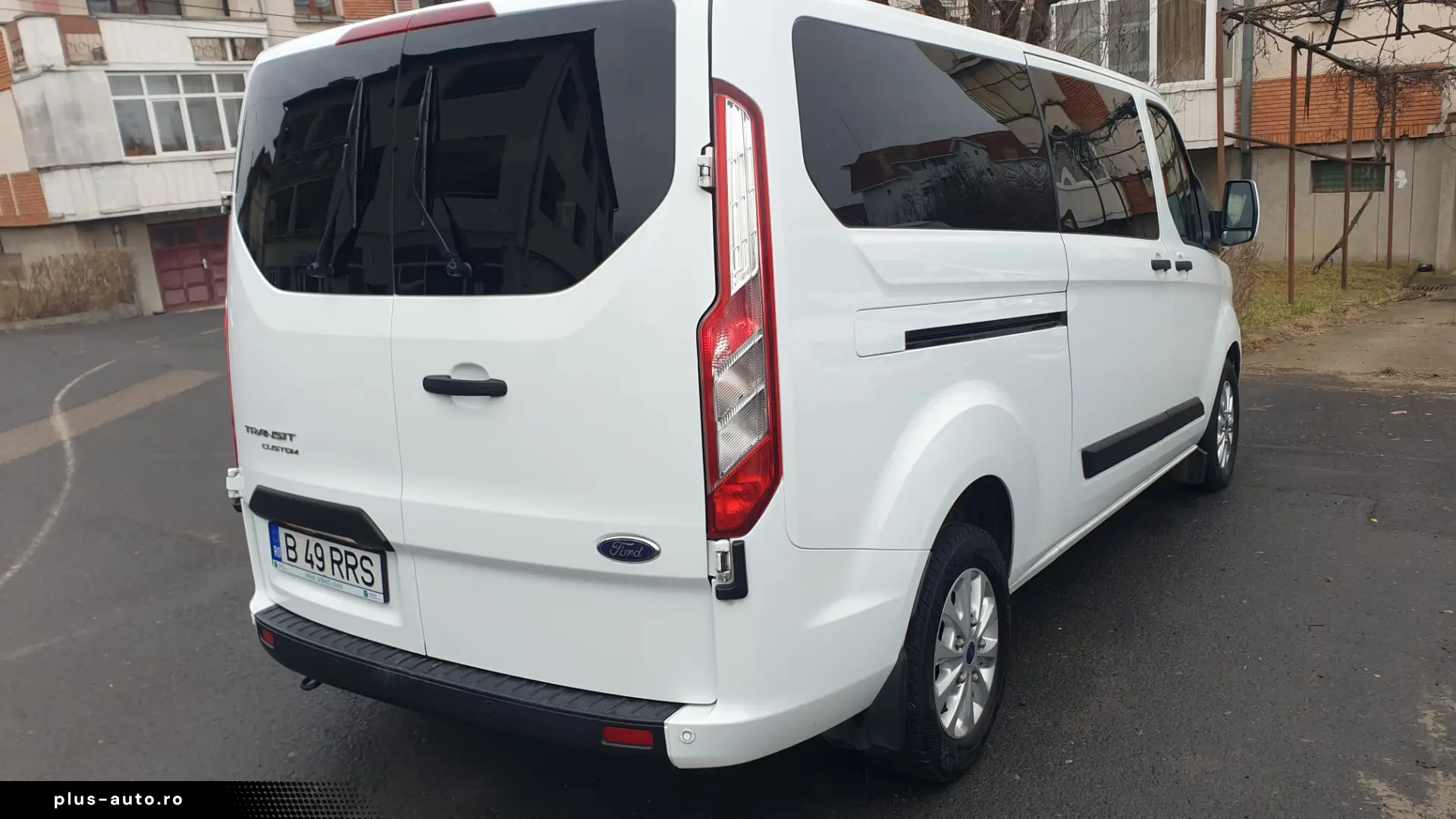 Ford Transit Custom 2022 L2H1 Trend – 9 Locuri (Model Lung)