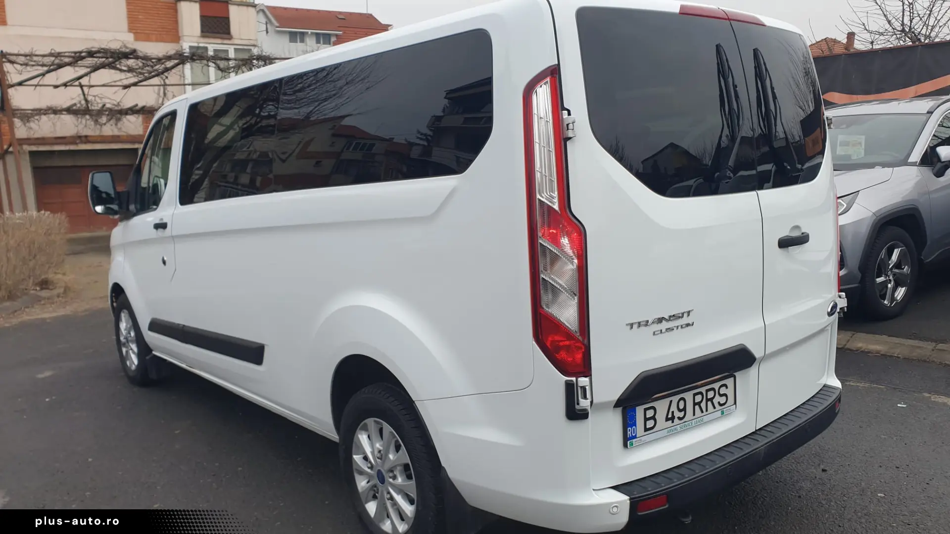 Ford Transit Custom 2022 L2H1 Trend – 9 Locuri (Model Lung)