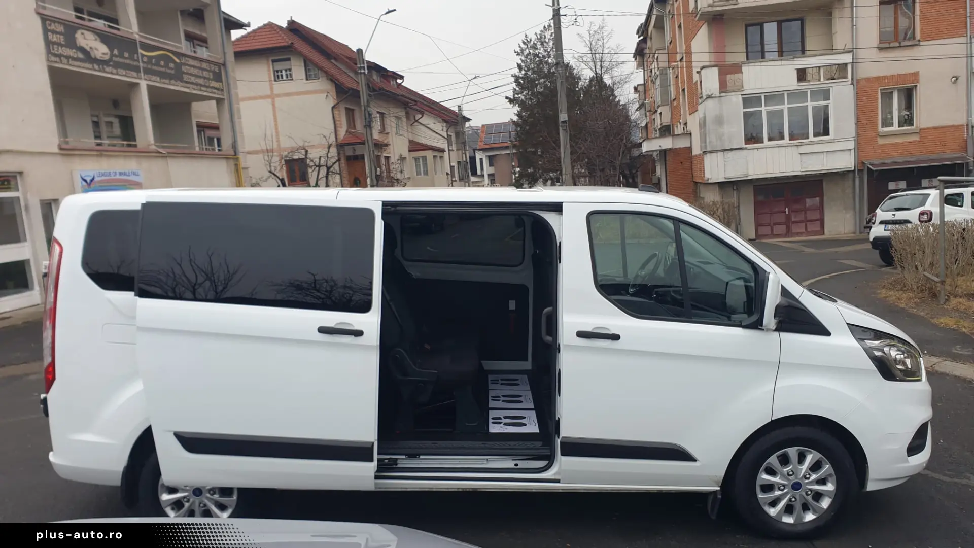 Ford Transit Custom 2022 L2H1 Trend – 9 Locuri (Model Lung)
