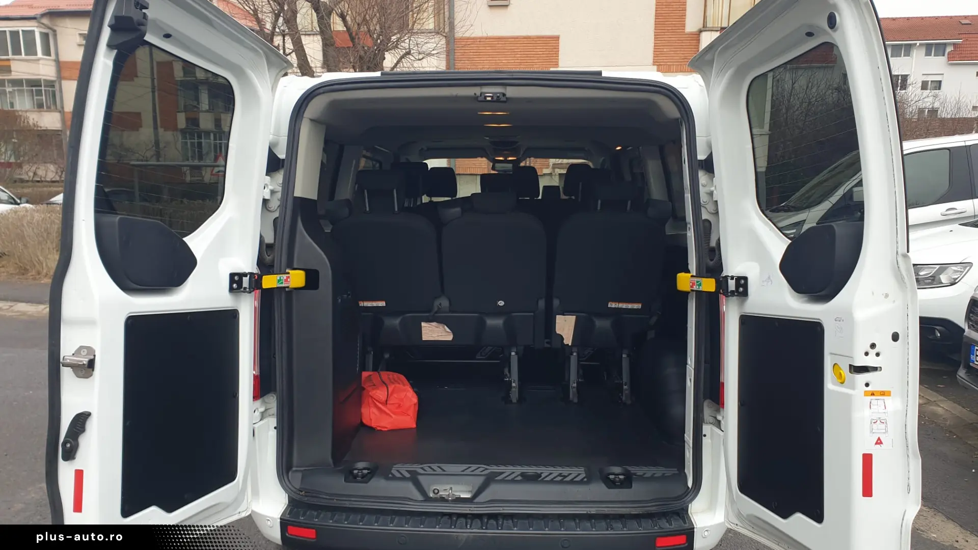 Ford Transit Custom 2022 L2H1 Trend – 9 Locuri (Model Lung)