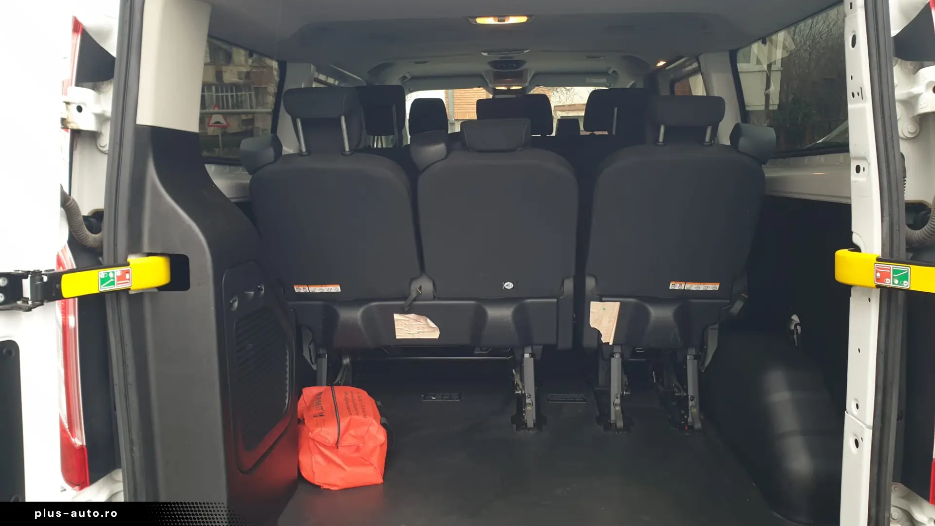 Ford Transit Custom 2022 L2H1 Trend – 9 Locuri (Model Lung)