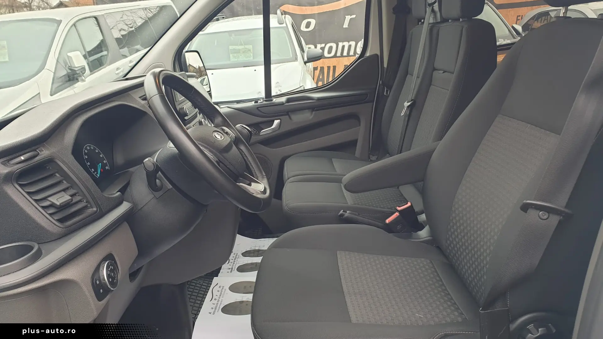 Ford Transit Custom 2022 L2H1 Trend – 9 Locuri (Model Lung)