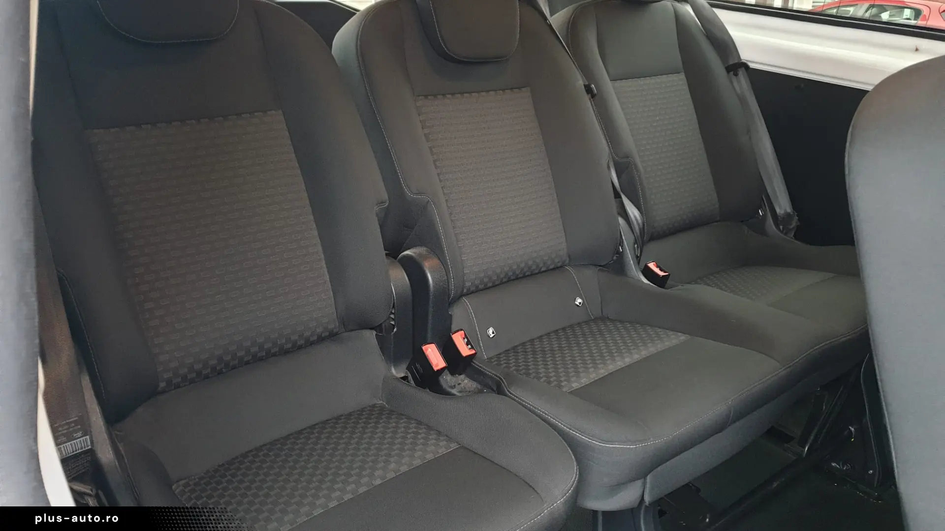 Ford Transit Custom 2022 L2H1 Trend – 9 Locuri (Model Lung)