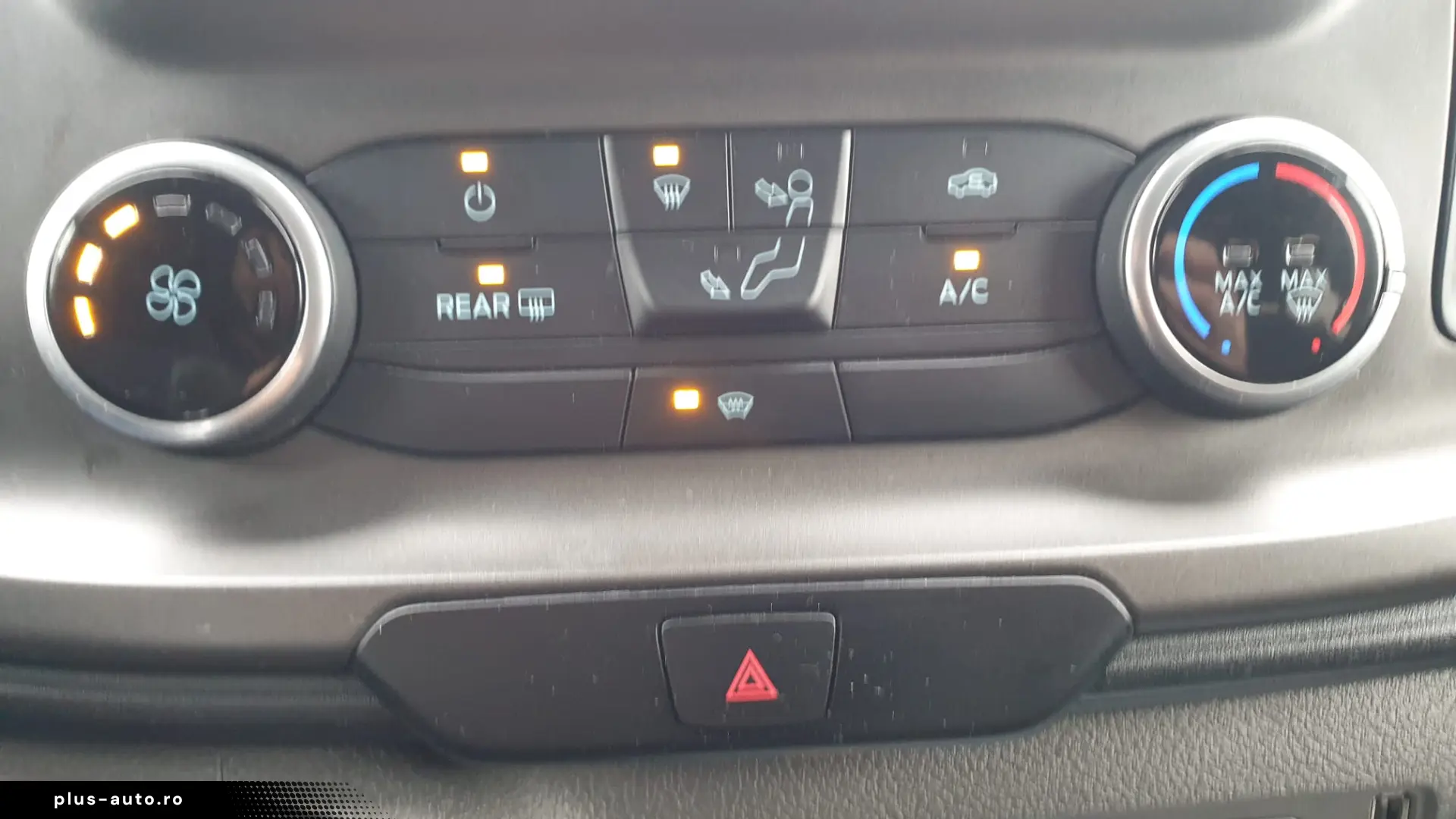 Ford Transit Custom 2022 L2H1 Trend – 9 Locuri (Model Lung)