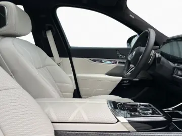 BMW 750e xDr M Sport Pro LoungeSeating Sky AHK 21