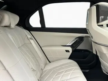 BMW 750e xDr M Sport Pro LoungeSeating Sky AHK 21