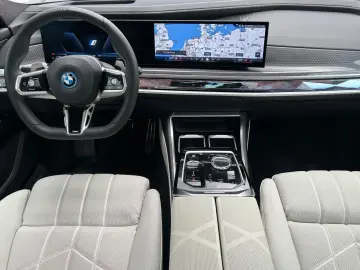 BMW 750e xDr M Sport Pro LoungeSeating Sky AHK 21