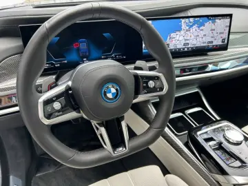 BMW 750e xDr M Sport Pro LoungeSeating Sky AHK 21