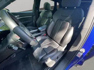 Audi Q8 55 e-tron qu. S line Matrix B&O Pano HuD AHK